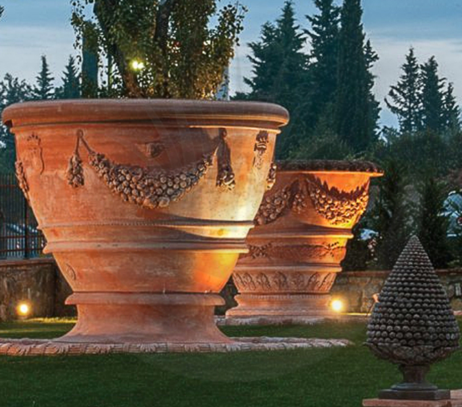 https://www.garden-terracotta.com/pics/come-si-producono-grandi-vasi-in-terracotta-1.jpg