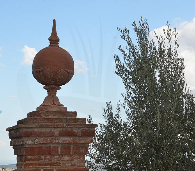 Terracotta capital for column with pointed end